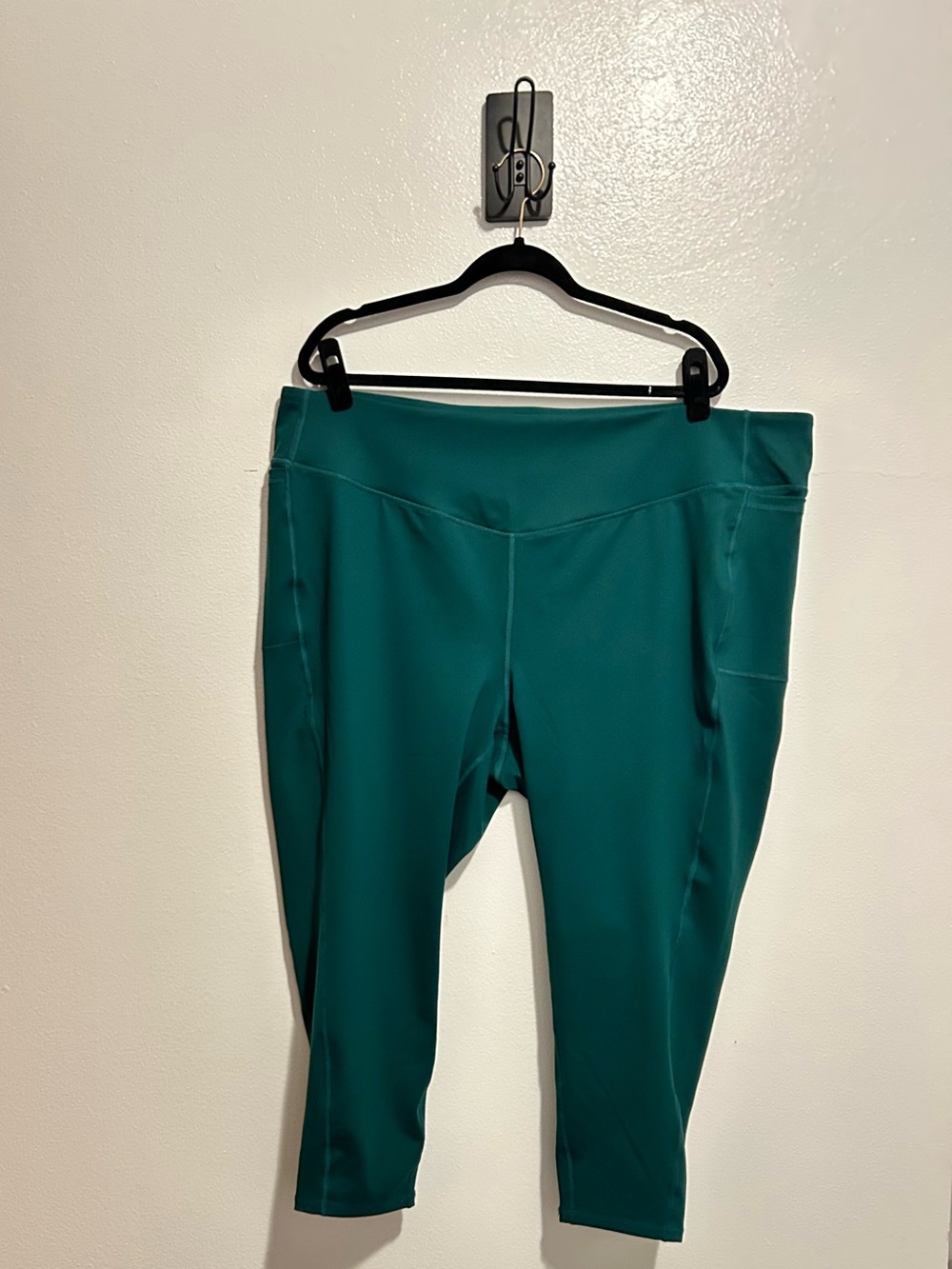 NWOT Torrid Active Performance Core Crop V-Band Legging Green 4 4X